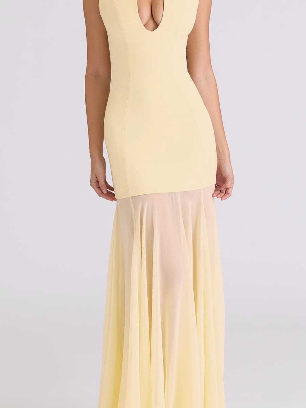 HOUSE OF CB
Raphaella Sleeveless
Stretch Crepe Gown Size S